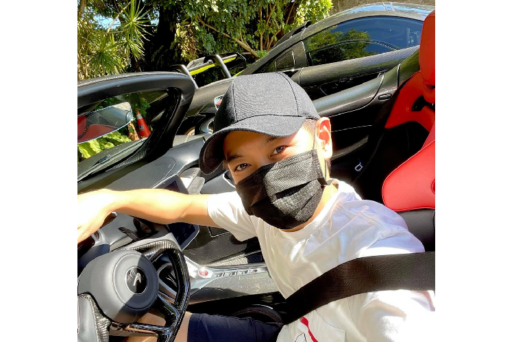 Mới đây nhất, Lâm Chí Dĩnh đã chia sẻ những hình ảnh mình trải nghiệm sau vô lăng chiếc siêu xe McLaren Elva được mệnh danh là 1 trong số những mẫu xe hypercar độc và lạ nhất thế giới với thiết kế không kính chắn gió cũng như mui xe.