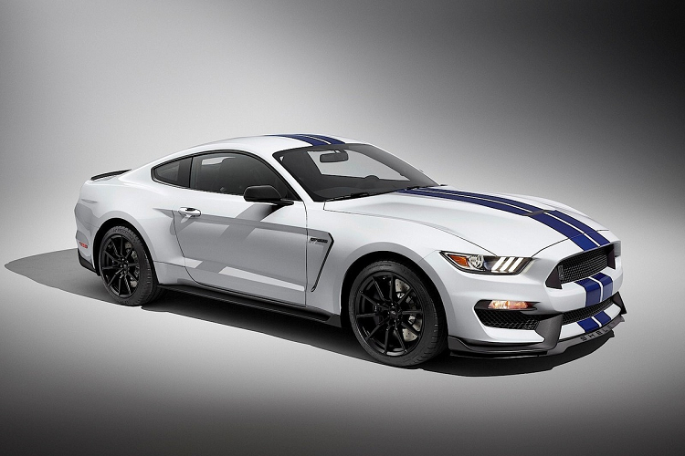  Ford Mustang Shelby GT350 / GT350R Tuy nhận được nhiều lời tán dương từ giới hâm mộ cũng như nhiều chuyên gia đánh giá, Ford quyết định chấm dứt dòng sản phẩm Ford Mustang Shelby GT350 / GT350R và thay thế bởi phiên bản Mustang Mach 1. Mustang Shelby GT350 / GT350R sử dụng động cơ V8 5.2L Ti-VCT công suất 533 mã lực và mô men xoắn 582 Nm. 