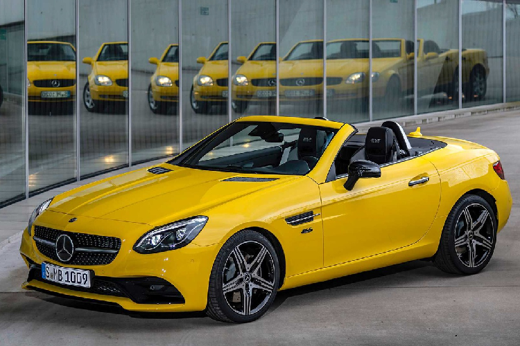  Mercedes-Benz SL-Class / SLC-Class Năm 2020 cũng là thời điểm đánh dấu sự kết thúc của 2 mẫu xe Roadster đặc trưng của Mercedes-Benz là SL-Class và SLC-Class. Với thiết kế nắp capo dài, 2 chỗ ngồi cùng phần khoang hành lý nhỏ, 2 dòng xe này chỉ phù hợp với mục đích sử dụng ngắn hạn hơn tính thực dụng khi vận hành hàng ngày, vốn đang được dòng xe AMG GT Roadster đảm nhiệm. Có thể trong năm 2022, SL-Class sẽ trở lại với phiên bản mới, tuy nhiên đây có thể là lần cuối cùng SLC-Class tồn tại trong danh sách sản phẩm của Mercedes-Benz. 