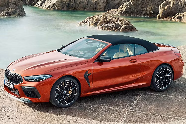  BMW M8 Coupé / BMW M8 Convertible BMW M8 ra mắt lần đầu tiên vào tháng 6 năm 2019 với 2 phiên bản là Coupé và Convertible, và đến tháng 10 năm 2019, hãng xe tiếp tục ra mắt phiên bản Gran Coupe với 4 cửa. Tuy nhiên, do doanh số không tốt như mong đợi, BMW sẽ chấm dứt 2 dòng sản phẩm M8 Coupé và M8 Convertible trong năm 2021.