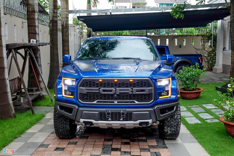  Ford F-150 Raptor Ra mắt vào năm 2015, thế hệ thứ 13 của dòng xe bán tải F-150 đã chấm dứt vào năm 2020 để nhường chỗ cho thế thứ thứ 14. Do đó, phiên bản hiệu suất cao F-150 Raptor cũng sẽ kết thúc vòng đời tại đây. Thay vì sử dụng động cơ V8 của SVT, F-150 Raptor thế hệ thứ 13 chỉ sử dụng động cơ EcoBoost V6 twin turbo dung tích 3.5 L, công suất 457 mã lực và mô men xoắn 693 Nm.