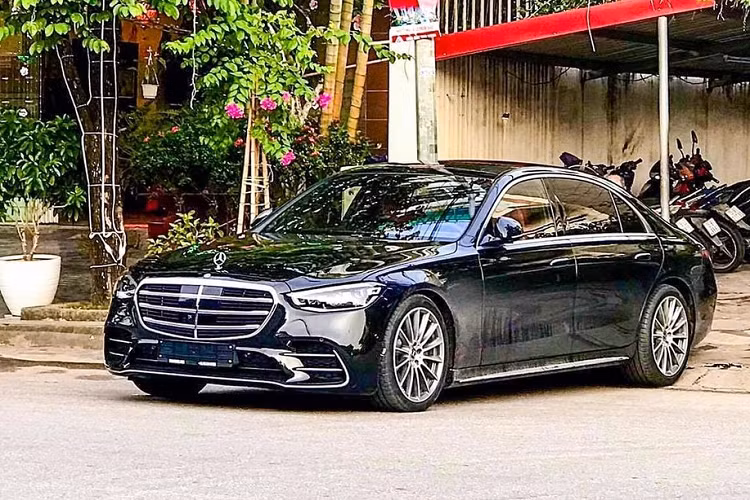 Mercedes-Benz S-Class 2021 hon 8 ty tai Viet Nam, dat hon Maybach?