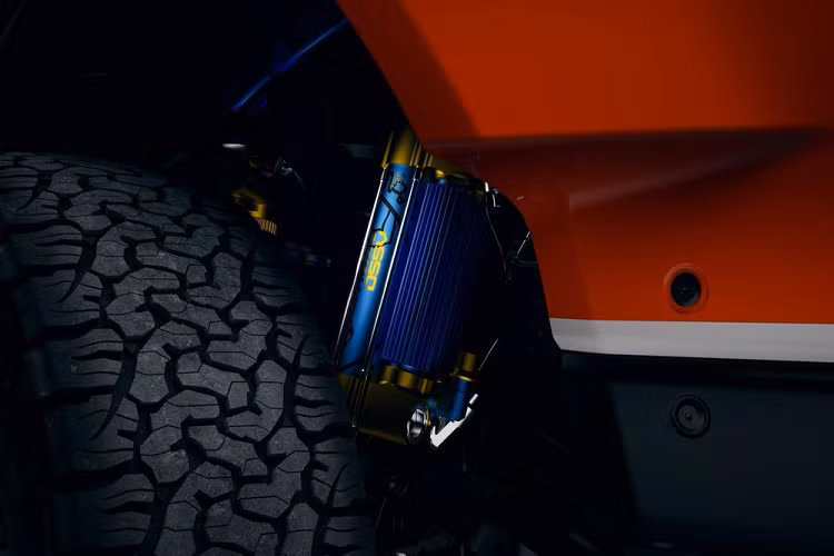 Đi kèm với động cơ này là hộp số 10R80 và hộp truyền động của mẫu bán tải F-150. Sức mạnh của xe sẽ được truyền đến cả 4 bánh thông qua vi sai điện tử với tỷ số lái 4.70:1. Củ phanh của xe được giữ nguyên so với xe thương mại, nhưng má phanh đã được nâng cấp lên loại có hiệu năng tốt hơn.