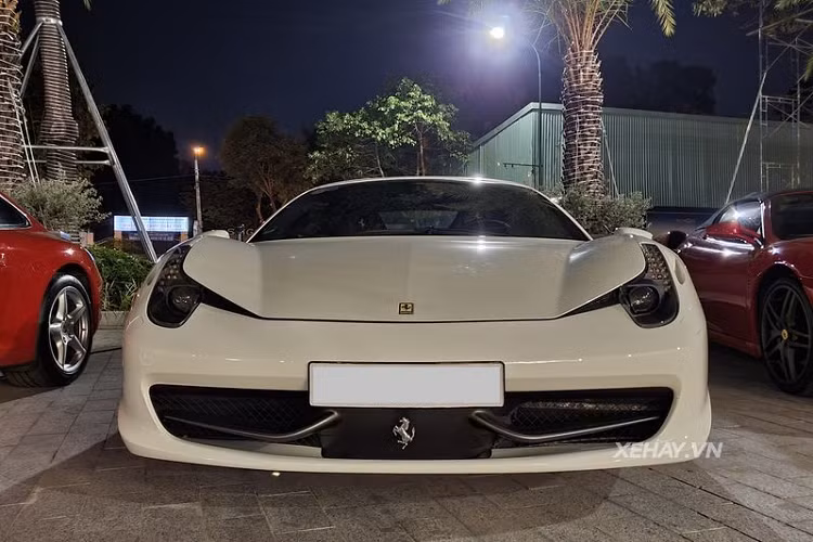 Với sứ mệnh kế thừa dòng xe F430 lừng lẫy và nguồn cảm hứng từ mẫu 308 GTB năm 1975, Ferrari 458 Italia đã nhanh chóng tạo được tiếng vang lớn và trở thành món "trang sức" không thể thiếu của các đại gia, nhà tài phiệt lớn trên toàn thế giới.