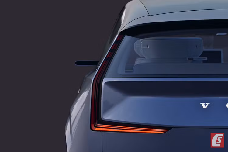 Lưới tản nhiệt truyền thống được thay thế bằng một tấm chắn mang logo quen thuộc của Volvo, với phiên bản hiện đại hơn của hình dạng đèn pha “Búa Thor” của công ty ở các góc.