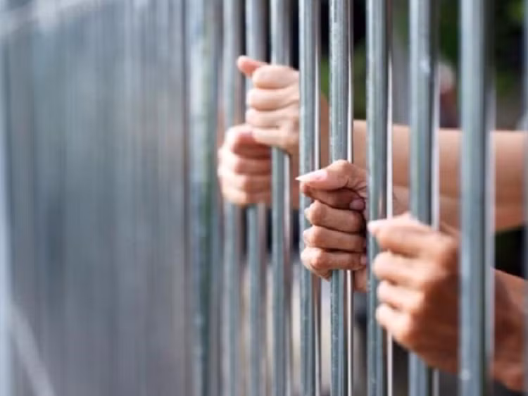 Nam tai xe xe may dam, dap hai chien si cong an o Bac Giang