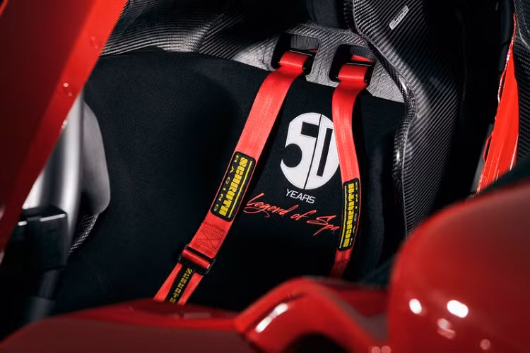 Trong ba chiếc, chỉ có Mercedes-AMG GT3 2020 là vẫn đang được sản xuất, hai chiếc còn lại đều đã ngừng sản xuất từ lâu.