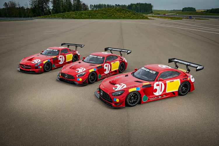 Được ra đời bởi 2 cựu kỹ sư Hans Heyer và Clemens Schikentanz, chiếc Mercedes-Benz 300 SEL 6.8 AMG đời 1971 là niềm tự hào của AMG khi về nhì chung cuộc tại giải đua 24 Hours of Spa. Danh tiếng của AMG cũng bắt đầu lan rộng từ đây.