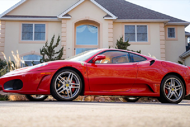 Những chiếc siêu xe hay xe siêu sang chỉ là một phần trong bộ sưu tập xe của ông Trump. Được biết, vị Tổng Thống Mỹ này còn sở hữu cả máy bay và siêu môtô thuộc dạng hàng khủng "độc nhất vô nhị".