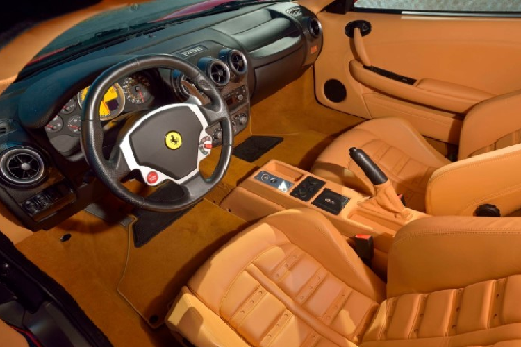 Ông Trump đã mua chiếc F430 đời 2007 này dưới dạng xe mới tại đại lý Ferrari Long Island và sở hữu cho đến năm 2011. Sau đó, chiếc Ferrari F430 được bán cho một người khác. Nếu được đấu giá thành công lần này, chiếc Ferrari F430 sẽ qua tay 4 đời chủ.