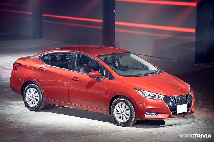 Cả 5 biến thể của Nissan Almera 2021 tại Thái Lan đều dùng động cơ tăng áp 1.0L 3 xi-lanh sản sinh công suất 74 mã lực và mô-men xoắn cực đại 152 Nm, đi kèm với hộp số tự động vô cấp Xtronic CVT và hệ dẫn động cầu trước.