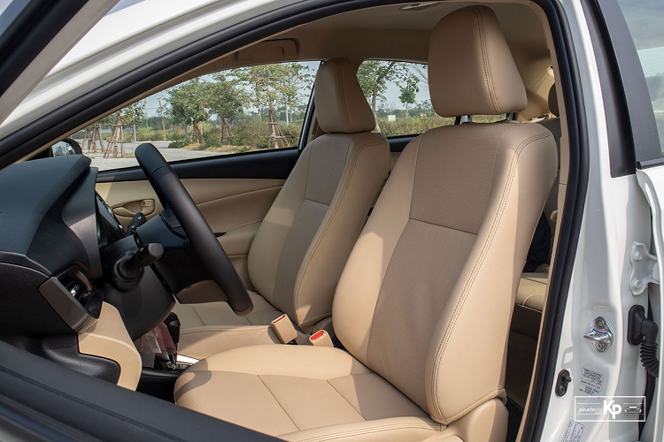 Phiên bản có một số công nghệ an toàn nổi bật như hỗ trợ phanh (ABS, EBD, BA), cân bằng điện tử, kiểm soát lực kéo, camera lùi...