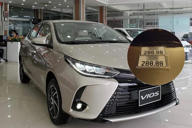 Theo chia sẻ của chủ sở hữu, chiếc Toyota Vios biển tứ quý 8 này thuộc bản E CVT, có 3 túi khí, xe vừa đăng ký vào ngày 2/12 vừa qua và chạy được quãng đường gần 100 km.