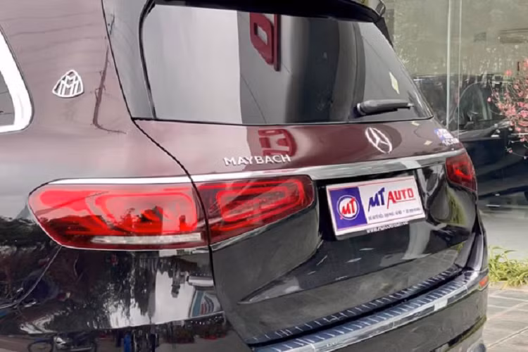 Hệ thống kiểm soát thân xe điện tử E-Active Body Control của Mercedes-Benz cũng là tiêu chuẩn trên dòng Maybach GLS, hệ thống này kết hợp hợp bộ giảm chấn điện tử, phuộc hơi và camera để giảm thiểu tác động của lăn thân xe và mặt đường.