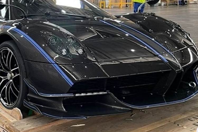 Như vậy, đại gia Campuchia này sau khi đã sở hữu Chiron Sport 110 Ans Edition chỉ có 40 chiếc trên toàn thế giới của Bugatti, Regera của hãng xe Koenigsegg...