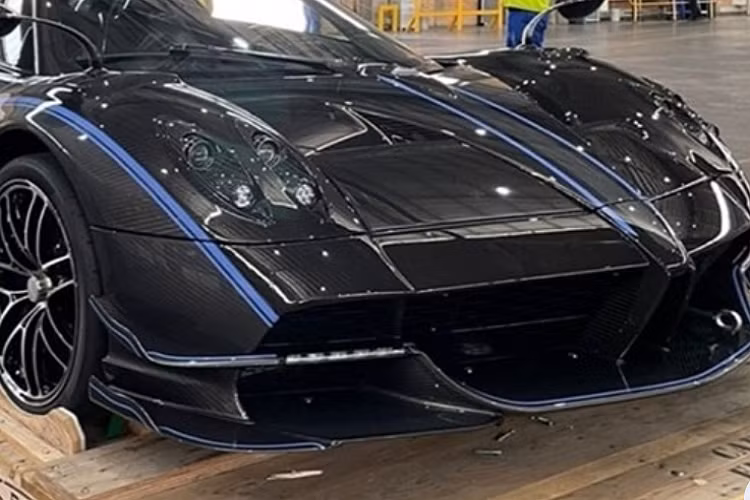 Như vậy, đại gia Campuchia này sau khi đã sở hữu Chiron Sport 110 Ans Edition chỉ có 40 chiếc trên toàn thế giới của Bugatti, Regera của hãng xe Koenigsegg...