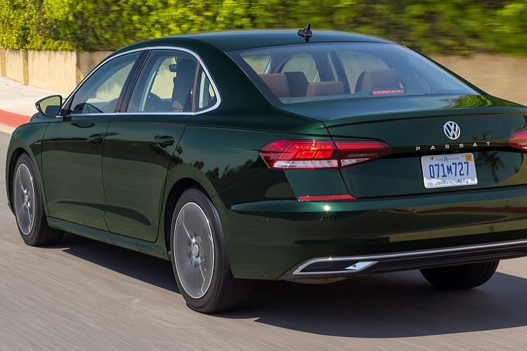 Scott Keogh, CEO Volkswagen Mỹ cho biết: "Chúng tôi đã bán một số phiên bản của Passat trong gần 50 năm và Passat là khởi đầu mối quan hệ giữa chúng tôi và Chattanooga, hỗ trợ hành nghìn công việc. Với nhu cầu ngày càng cao của Atlas, Atlas Cross Sport và mẫu SUV điện ID.4 sẽ sản xuất vào năm tới, tương lai của Volkswagen tại Chattanooga sẽ tươi sáng hơn".