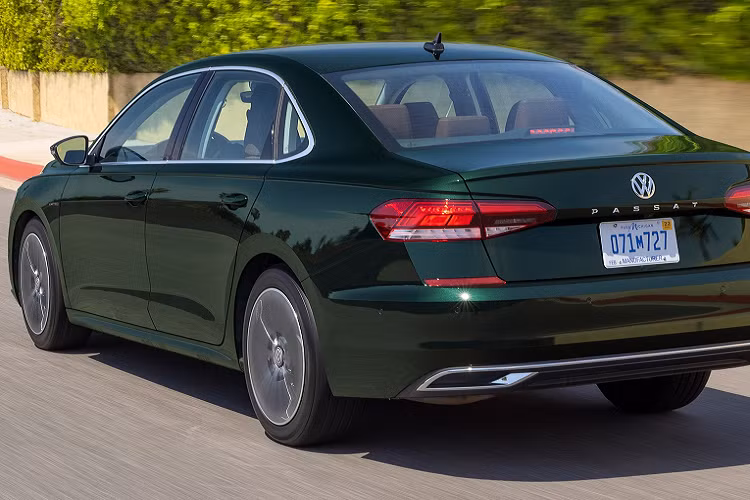 Scott Keogh, CEO Volkswagen Mỹ cho biết: "Chúng tôi đã bán một số phiên bản của Passat trong gần 50 năm và Passat là khởi đầu mối quan hệ giữa chúng tôi và Chattanooga, hỗ trợ hành nghìn công việc. Với nhu cầu ngày càng cao của Atlas, Atlas Cross Sport và mẫu SUV điện ID.4 sẽ sản xuất vào năm tới, tương lai của Volkswagen tại Chattanooga sẽ tươi sáng hơn".