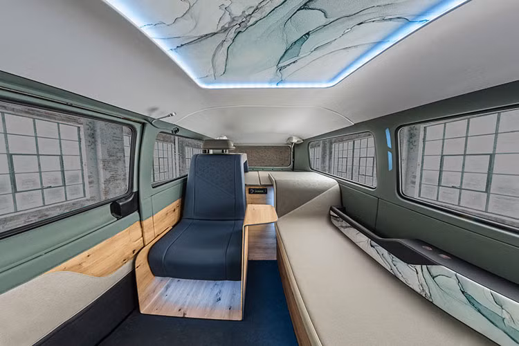 Một chất liệu khác được gọi là “staynu” (một cách chơi chữ của từ “stay-new”), được sử dụng trên ghế lái, và đúng như tên gọi, nó có khả năng chống bám bụi và vết bẩn cực kỳ hiệu quả. Những đặc tính đó là gì? Theo tuyên bố của Continental, một số chất liệu có thể tạo ra nhiệt, và một số khác lại có khả năng chống mài mòn cực kỳ tốt đồng thời kết hợp một số đặc tính tự phục hồi.