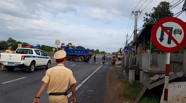 Quay dau oto trai quy dinh co the bi phat toi 12 trieu dong-Hinh-2