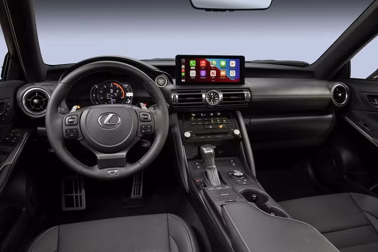 Ở vị trí hàng đầu, Lexus IS 500 F Sport Performance 2022 mới có giá khởi điểm từ 67.400 USD (khoảng 1,53 tỷ đồng), phiên bản cao cấp nhất sở hữu mọi tính năng của Premium, đồng thời được bổ sung thêm nhiều chi tiết độc đáo khác, ví dụ như mâm BBS siêu nhẹ và bọc nội thất đặc biệt.