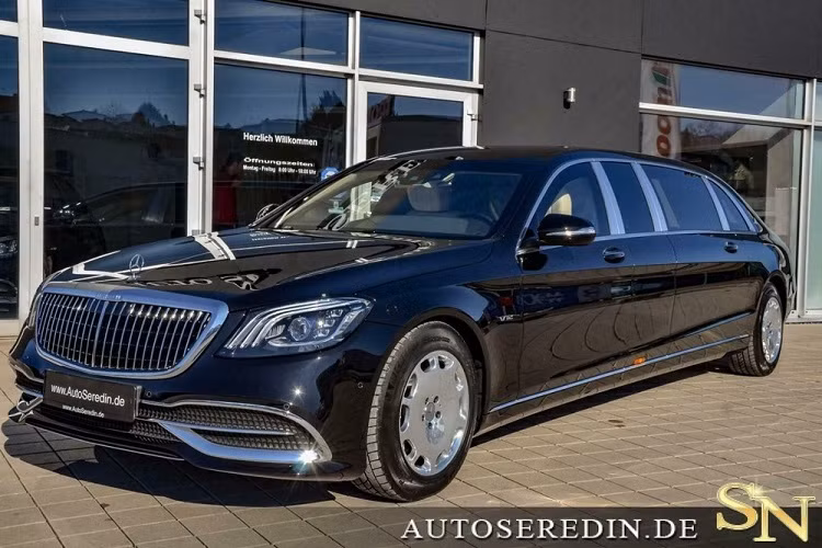 Những chiếc Mercedes-Maybach S-Class nguyên bản vốn đã rất sang trọng và đắt đỏ. Thế nhưng, ở phiên bản bọc thép chống đạn, mẫu xe siêu sang này còn đắt gấp nhiều lần. Chiếc Mercedes-Maybach S650 Pullman Guard đời 2020 dưới đây là một ví dụ điển hình.