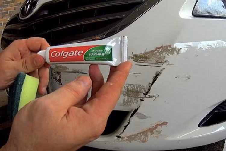 Dung mo dung kem hay but xoa se sach vet xuoc oto-Hinh-5