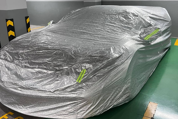 Mới đây, chủ nhân của chiếc siêu xe Ferrari 488 GTB độ Liberty Walk độc nhất Việt Nam đã có chia sẻ về chiếc xe mình cưng nhất trong garage và nhận được sự cảm thông của nhiều người để xe ôtô cũng như xe máy ở hầm. Cụ thể là do tuân thủ giãn cách xã hội theo Chỉ thị 16 cùng với "ai ở đâu ở yên đó", vì thế, anh rất lo lắng cho tình trạng bình ắc-quy của chiếc siêu xe.