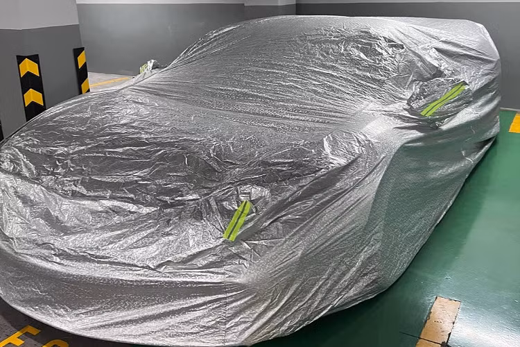 Mới đây, chủ nhân của chiếc siêu xe Ferrari 488 GTB độ Liberty Walk độc nhất Việt Nam đã có chia sẻ về chiếc xe mình cưng nhất trong garage và nhận được sự cảm thông của nhiều người để xe ôtô cũng như xe máy ở hầm. Cụ thể là do tuân thủ giãn cách xã hội theo Chỉ thị 16 cùng với "ai ở đâu ở yên đó", vì thế, anh rất lo lắng cho tình trạng bình ắc-quy của chiếc siêu xe.