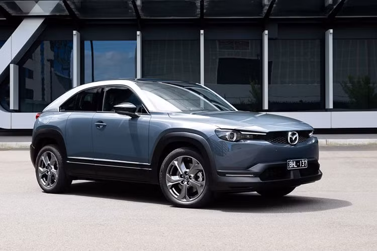 MX-30 được thị trường Úc với một phiên bản duy nhất là Astina, giá xe Mazda MX-30 2021 khởi điểm từ 65.490 AUD (tương đương 1,16 tỷ đồng).