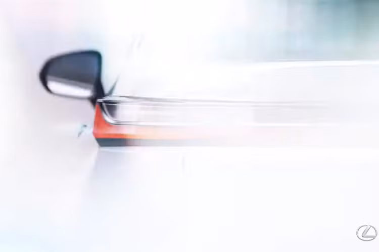 Theo hãng Lexus, RZ là SUV chạy hoàn toàn bằng điện. Dự kiến, mẫu xe này sẽ được phát triển dựa trên cơ sở gầm bệ e-TNGA tương tự Toyota bZ4X và Subaru Solterra. "Mẫu xe này được thiết kế để mang đến trải nghiệm lái đáng kinh ngạc, định nghĩa tiêu chuẩn mới cho ô tô điện với cảm giác lái vừa thoải mái vừa linh hoạt đặc trưng của Lexus", hãng xe Nhật Bản khẳng định.