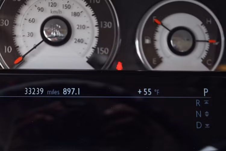 Theo đại lý Hyundai Long Island, chiếc Rolls-Royce Wraith này có số công-tơ-mét là 33.239 dặm (khoảng 53.182 km) và được rao bán với giá 179.998 USD (4,13 tỷ đồng). Giá bán này bị đánh giá là khá cao với một chiếc Rolls-Royce Wraith 7 năm tuổi. Thông thường, những chiếc Rolls-Royce Wraith đời 2014 với số ODO dưới 40.000 dặm (64.000 km) có giá chỉ khoảng 170.000 USD.