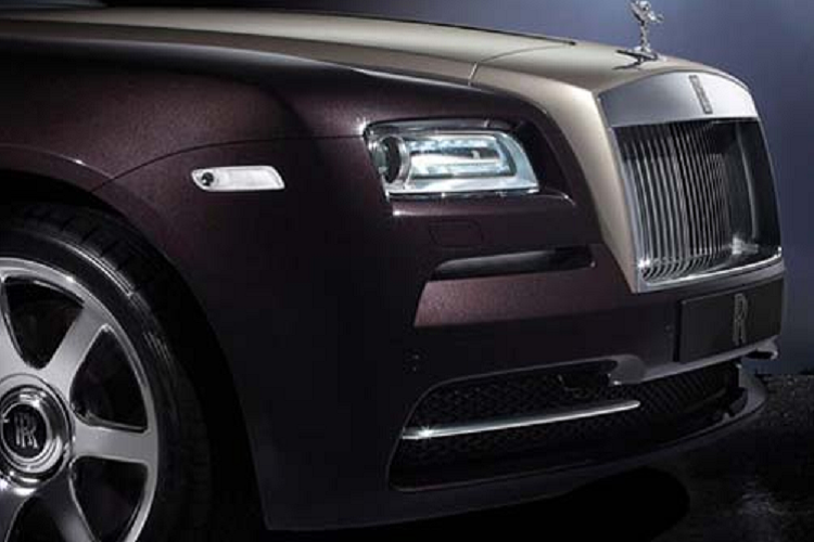 Dù là nguyên nhân gì thì đại lý Hyundai Long Island cũng đã bán thành công chiếc Rolls-Royce Wraith này. Ngoài chiếc Rolls-Royce Wraith, đại lý này còn hiện đang rao bán một chiếc ôtô hạng sang nữa, đó là BMW X5 M đời 2017. Chiếc SUV hạng sang này có số ODO hơn 18.000 dặm (28.800 km) và được bán với giá 89.998 USD (2,06 tỷ đồng).