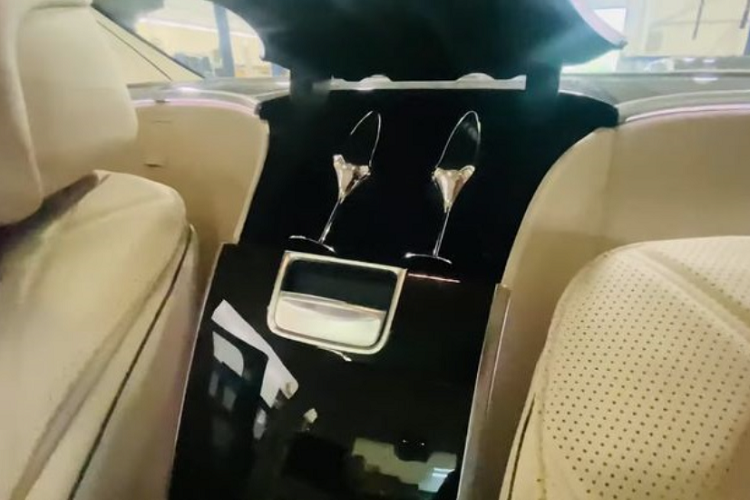 Cung cấp sức mạnh cho chiếc S580 2021 của thành viên Gia Lai Team là khối động cơ tăng áp kép V8 4.0L cho công suất 496 mã lực và mô-men xoắn 700 Nm, đi kèm hộp số tự động 9 cấp và hệ dẫn động 4 bánh toàn thời gian.