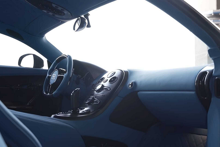 Với gói nâng cấp này, phần cản sau của xe có điểm tương đồng lớn với Super Sport như phần ống xả hay nắp động cơ. Tuy nhiên, Mansory đã thiết kế lại với nhiều chi tiết như hốc gió dạng lồi trên nắp động cơ,…Mansory sản xuất gần như tất cả các thành phần thân xe từ siêu nhẹ, sợi carbon rất mạnh và cứng. Quá trình đông cứng được tiến hành dưới áp lực cao và nhiệt độ trong nồi hấp cải thiện triệt để nhằm nâng cao chất lượng vật liệu.