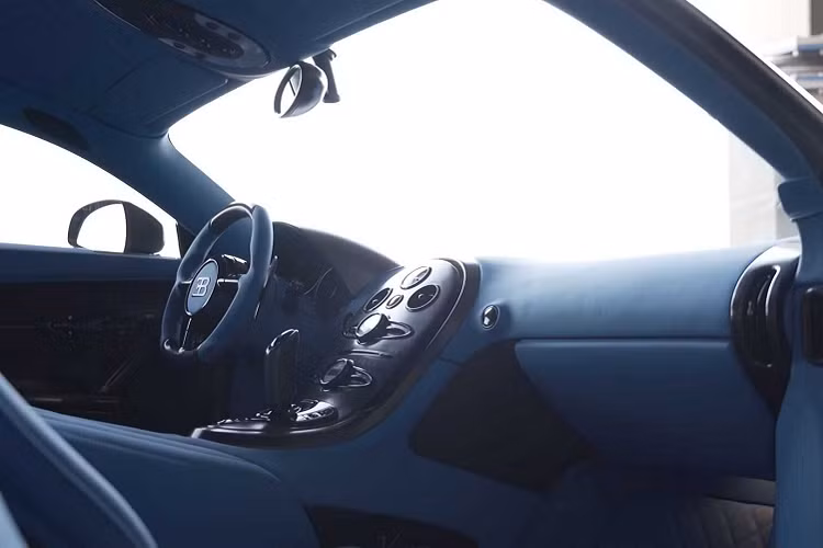 Với gói nâng cấp này, phần cản sau của xe có điểm tương đồng lớn với Super Sport như phần ống xả hay nắp động cơ. Tuy nhiên, Mansory đã thiết kế lại với nhiều chi tiết như hốc gió dạng lồi trên nắp động cơ,…Mansory sản xuất gần như tất cả các thành phần thân xe từ siêu nhẹ, sợi carbon rất mạnh và cứng. Quá trình đông cứng được tiến hành dưới áp lực cao và nhiệt độ trong nồi hấp cải thiện triệt để nhằm nâng cao chất lượng vật liệu.