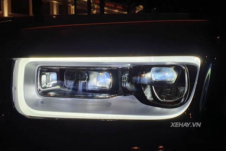 Giá xe Rolls-Royce Phantom VIII EWB tại thị trường Mỹ rơi vào khoảng 543.350 USD (tương đương 12,4 tỷ đồng), theo giới mê xe, mẫu xe này có giá trên 70 tỷ đồng sau khi ra biển trắng tại Việt Nam.