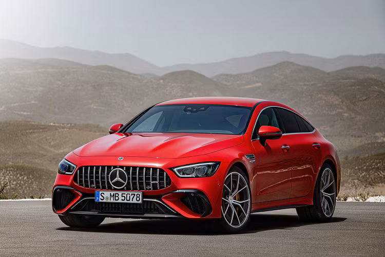 Có thể nói, Mercedes-AMG GT 63 E Performance 2022 mới chính là phiên bản sở hữu cấu hình động cơ mạnh mẽ nhất trong dải sản phẩm của dòng Mercedes-AMG GT 4-Door Coupe, vốn được định vị cao hơn dòng CLS.