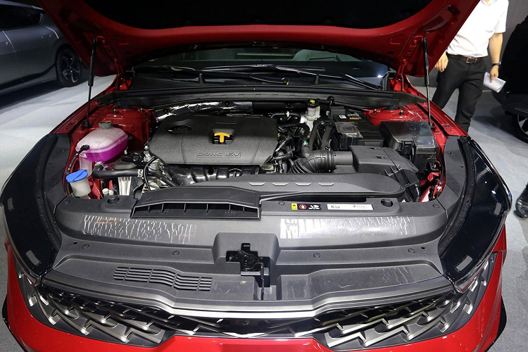 Ở thế hệ cũ, Kia Optima là dòng xe khá kén khách. Bước sang thế hệ mới, sở hữu thiết kế mới hấp dẫn, đi kèm với trang bị hiện đại, dòng xe Kia K5 2022 hứa hẹn sẽ cải thiện doanh số. K5 2022 có thể hấp dẫn nhiều khách hàng trẻ, chị em cá tính, đang có nhu cầu mua sedan hạng D đề cao phong cách trẻ trung, năng động, trang bị tốt trong tầm giá