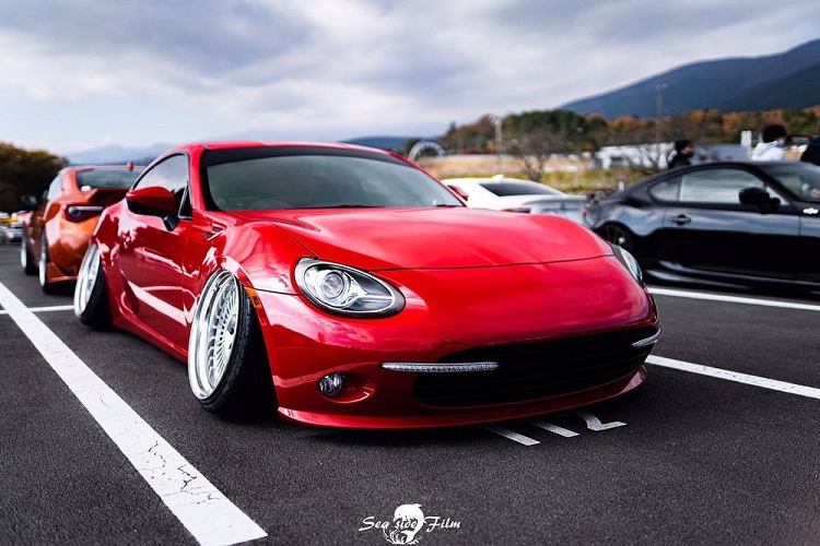 Đối với những ai yêu mến xe thể thao Nhật Bản, Toyota 86 thế hệ mới sẽ sớm ra mắt, nhưng những thế hệ trước của nó đã tạo tác động mạnh lên văn hóa chơi xe sản xuất nội địa Nhật Bản (JDM) đến mức người ta sẽ còn nói về chúng trong nhiều thập kỷ nữa. Hôm nay, chúng ta sẽ dành chút thời gian để nhìn ngắm một chiếc Toyota 86 hết sức đặc biệt.