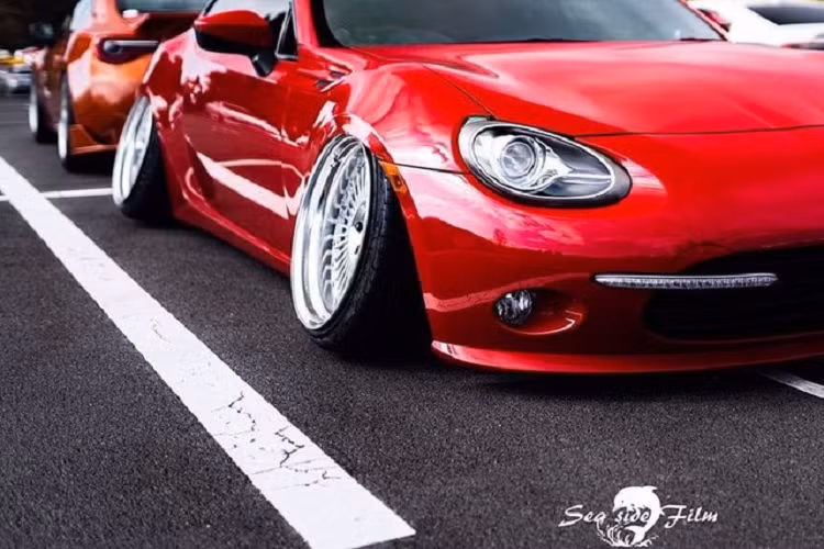 Được giới thiệu lần đầu tại Tokyo Auto Salon 2013 thông qua mẫu concept “86xStyle Cb”, nó có phần đầu xe độc đáo mà đã thay thế phiên bản trước đó. Các đèn pha tròn được thiết kế để vừa khớp phần mũi mới, một chi tiết mang lại cho xe một dáng vẻ cổ điển đặc trưng.