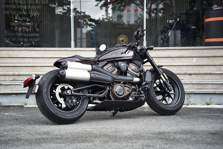 Động cơ Revolution Max 1250 làm mát bằng chất lỏng với bộ điều khiển van biến thiên cung cấp mô-men xoắn và dải công suất ngay lập tức để tối đa hóa khả năng kiểm soát của người lái.