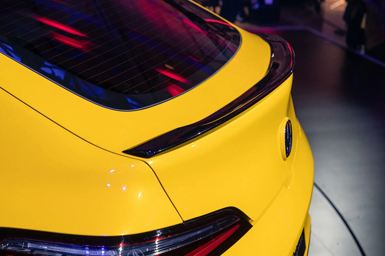 Bộ mâm 5 chấu kép trên Integra Prototype 2023 đến từ dòng Honda Civic, kích thước 19 inch với bề mặt sơn xám mờ Shark Gray. Hệ thống phanh của Acura Integra thế hệ mới sẽ do Brembo chế tạo.