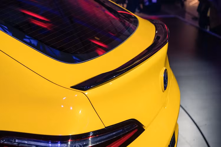 Bộ mâm 5 chấu kép trên Integra Prototype 2023 đến từ dòng Honda Civic, kích thước 19 inch với bề mặt sơn xám mờ Shark Gray. Hệ thống phanh của Acura Integra thế hệ mới sẽ do Brembo chế tạo.