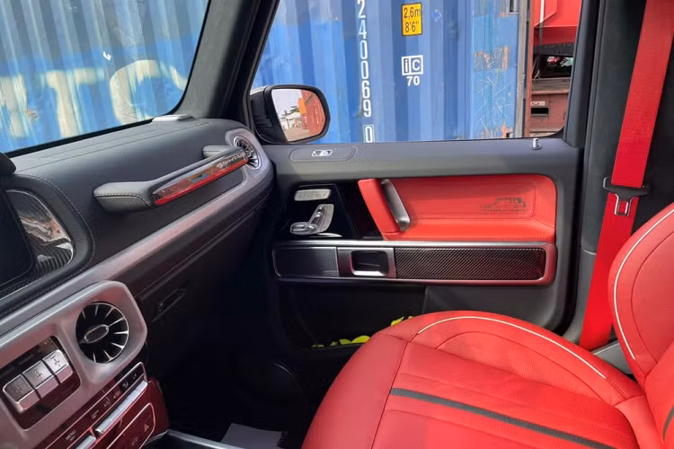 Hiện vẫn chưa rõ chiếc xe Mercedes-AMG G63 40th Years Of Legend này có phải là 1 trong 2 chiếc xe đã được khui công trước đó và thuộc sở hữu của 1 người chơi xe ở Tây Ninh hay không.