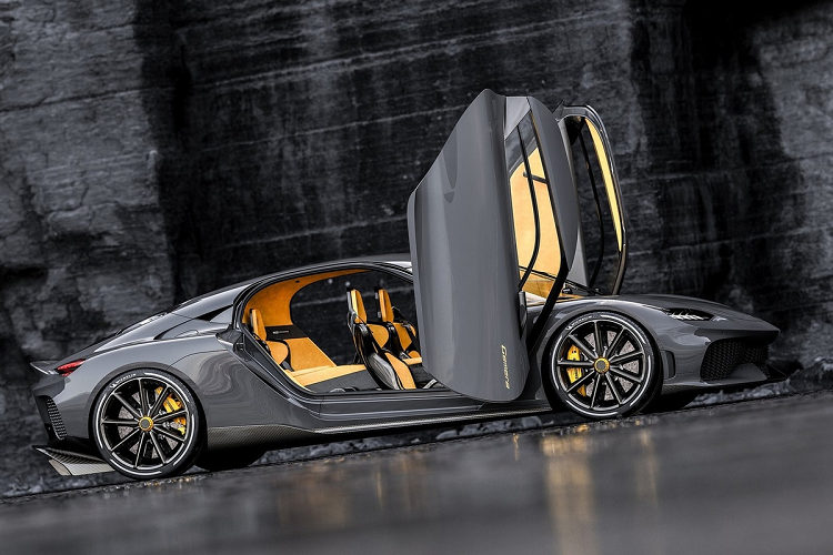 Gemera là mẫu xe mới nhất của Koenigsegg và cũng là siêu xe đầu tiên của hãng này có cấu hình 4 chỗ ngồi. Với cấu hình hướng đến gia đình, thiết kế của Gemera không mang nét thể thao cực đoan như những mẫu xe Koenigsegg khác.