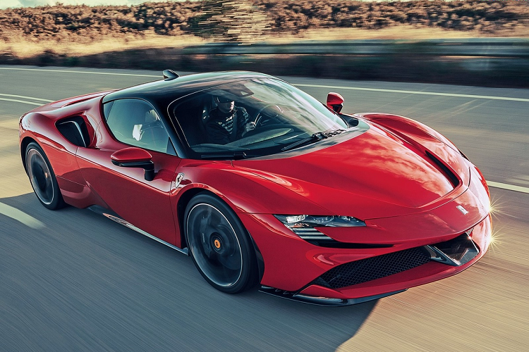  Ferrari SF90 Stralade Sau McLaren Senna, đại gia Hoàng Kim Khánh được cho là đã đặt hàng chiếc Ferrari SF90 Stralade thông qua một người bạn tại Mỹ. Theo một số nguồn tin, siêu ngựa đời mới của Ferrari sẽ được đưa về Việt Nam trong năm 2021.