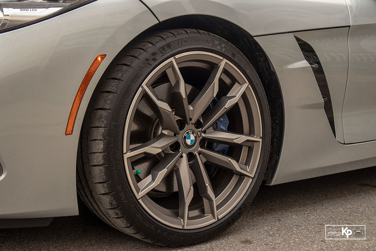 Như vậy có thể thấy, ngoài gói tùy chọn ngoại thất, BMW Z4 M40i 2021 khác biệt nhất với những "người anh em" khác ở khối động cơ mạnh mẽ hơn mang đến những trải nghiệm khác biệt cho người dùng.