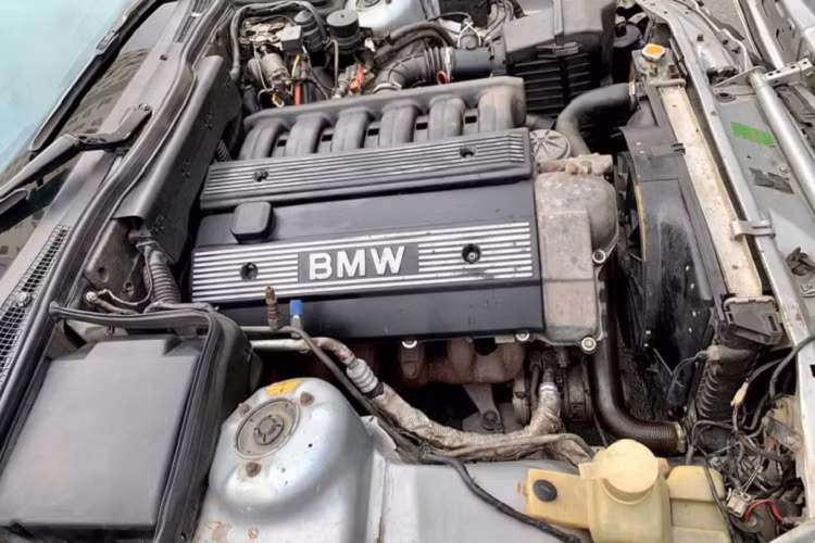 Được biết, xe vẫn hoạt động một cách ổn định nhờ được chủ xe bảo dưỡng, chăm sóc và duy trì. Bên cạnh đó, xe chỉ có một đời chủ nên đảm bảo được lịch sử rõ ràng.