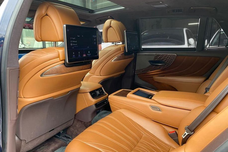 Là mẫu xe đầu bảng của gia đình Lexus tại Việt Nam, LS 500h được trang bị rất nhiều công nghệ, tiện nghi, an toàn đỉnh cao nhất